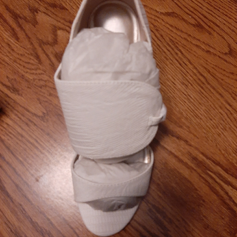 Shoes - Picture 13 of 16